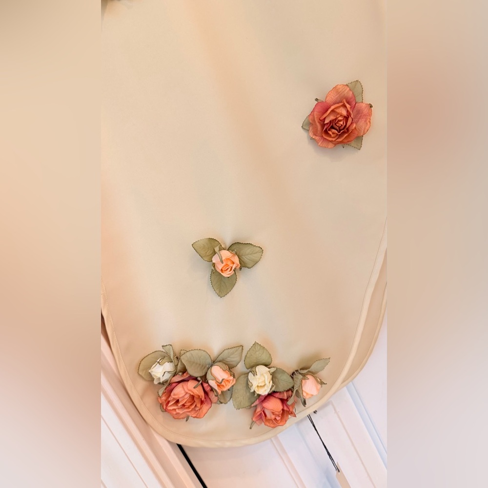 Ilana Wolf NWT Cream Satin Evening Wrap w/ Silk Flower Embellishment. Gorgeous! - Picture 7 of 16